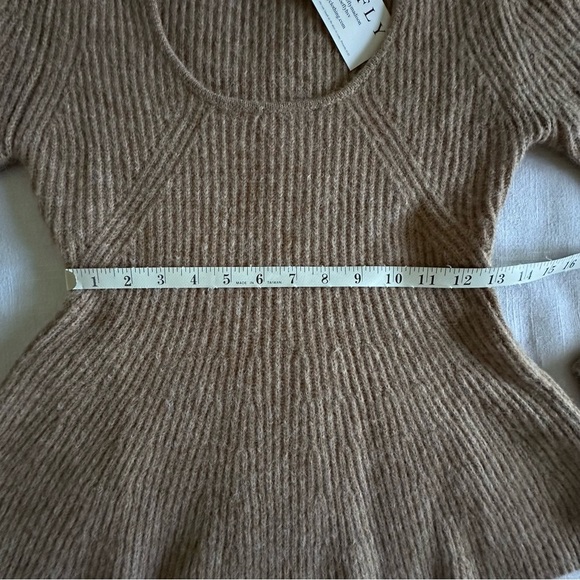 Shoefly Sweater Womens Large Camel Peplum Pullover Ribbed Knit Long Sleeve NWT - Picture 4 of 9